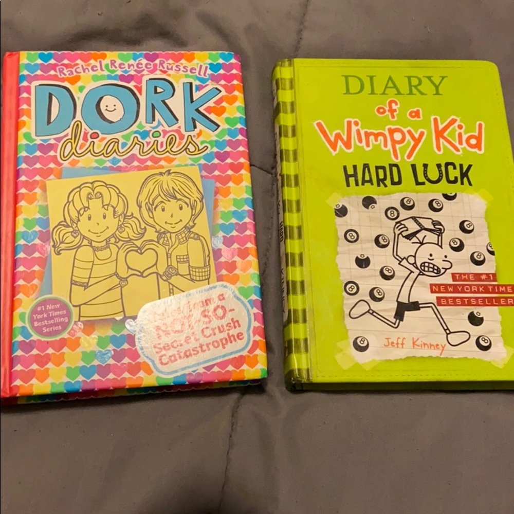 2 Dork diaries & 4 Diary of a wimpy kid books